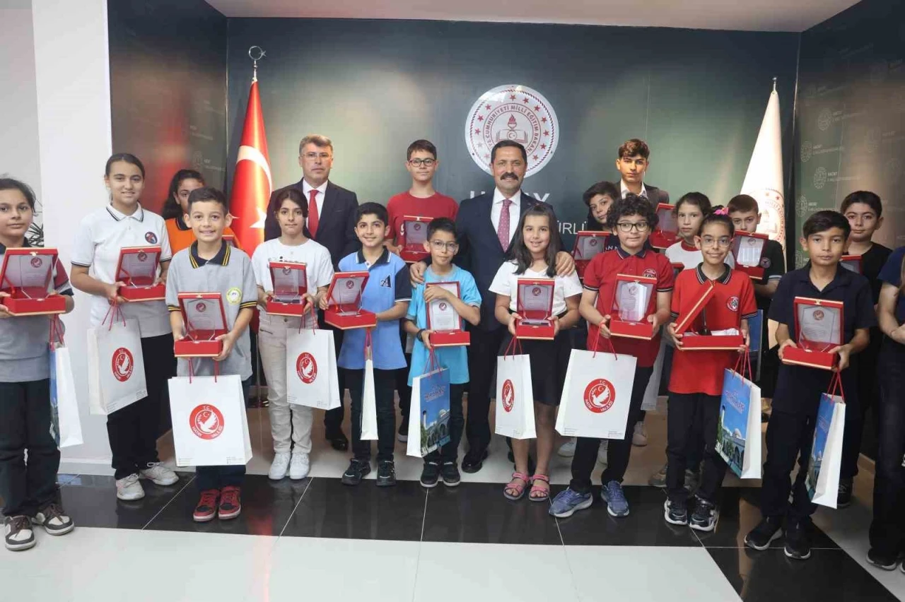 Depremin yaralarının sarıldığı Hatay’da 16 öğrenci bursluluk sınavından 500 tam almayı başardı
