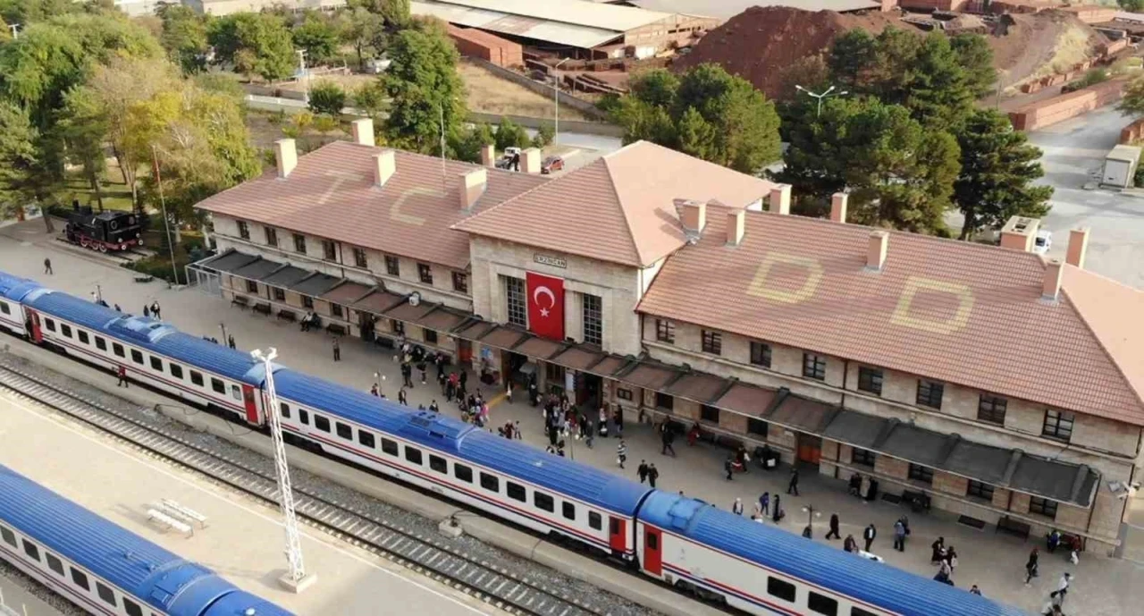 Depremlere direnen yapı: Erzincan Tren Garı
