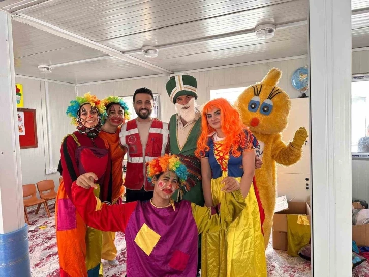 Depremzede &ccedil;ocuklar doyasıya eğlendi
