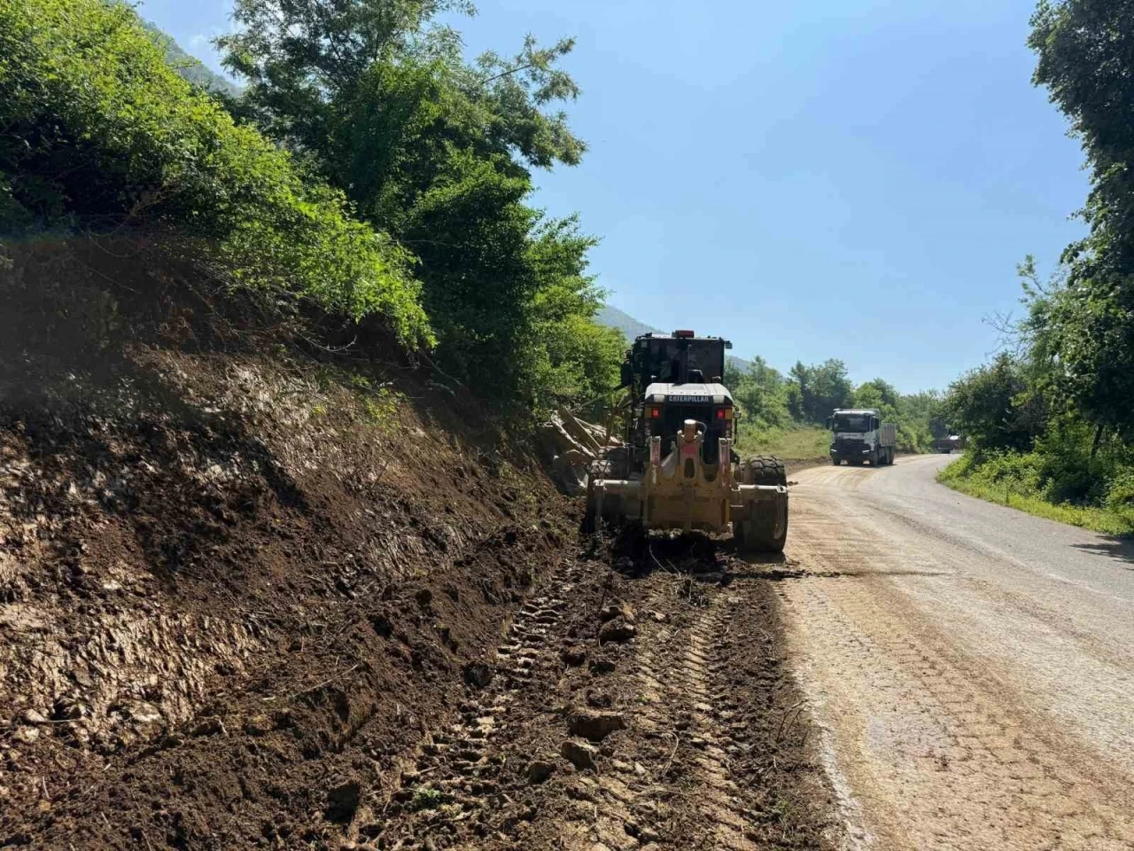 Derdin K&ouml;y&uuml;&rsquo;nde beton kanal &ccedil;alışması
