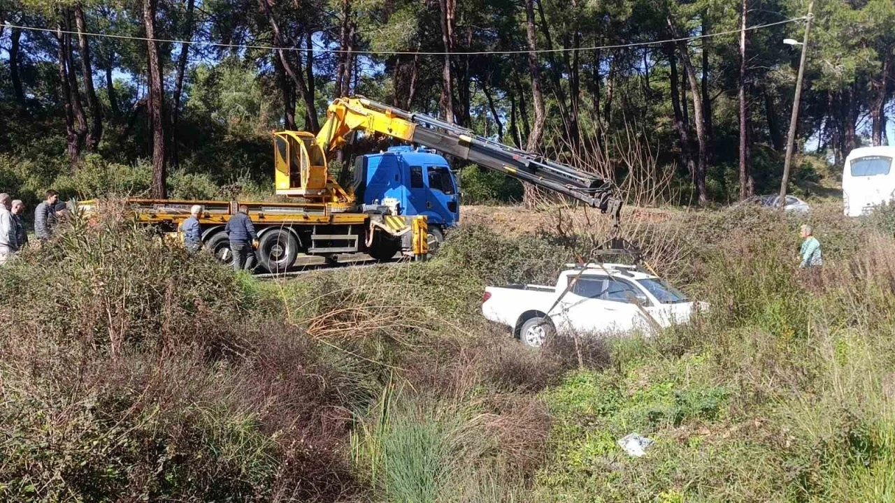 Dereye u&ccedil;an kamyonetten yara alamadan kurtuldu
