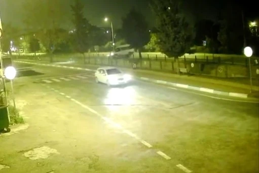 Dereye u&ccedil;an minib&uuml;s&uuml;n s&uuml;r&uuml;c&uuml;s&uuml; yaralandı
