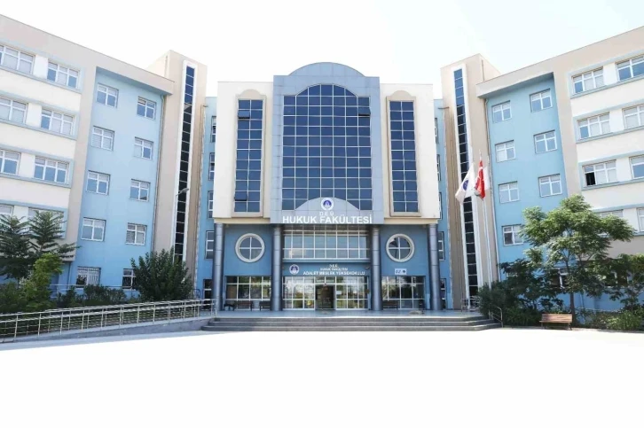 DEÜ Hukuk Fakültesi Türkiye’nin en iyileri arasında