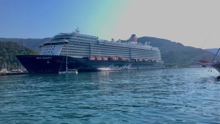 Dev yolcu gemileri rotayı İsrail yerine T&uuml;rkiye&rsquo;ye &ccedil;evirdi
