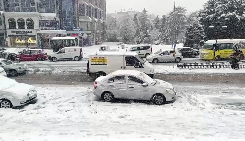Develi&rsquo;de kar yağışı etkili oldu
