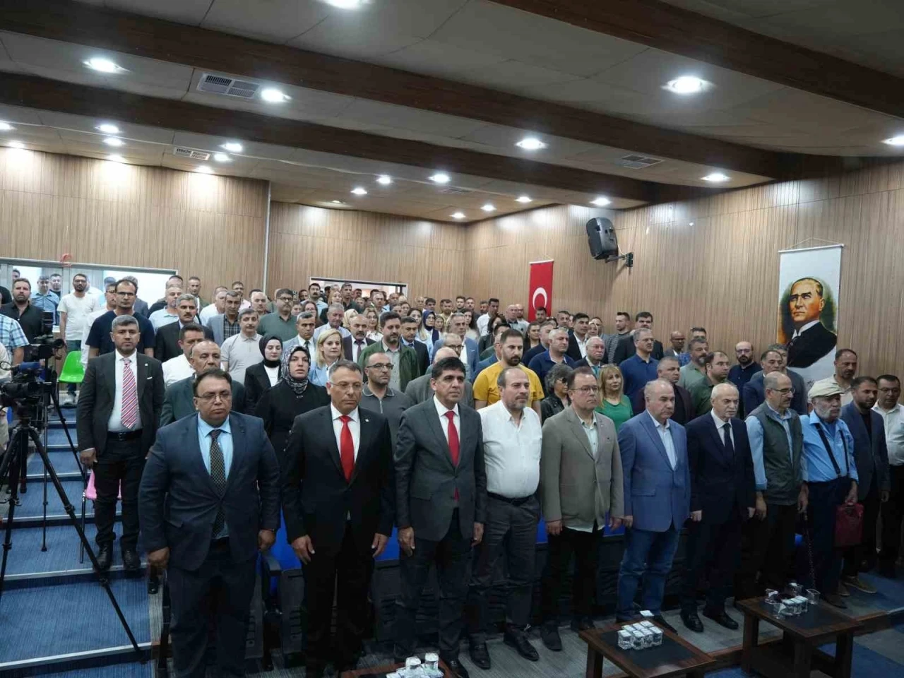 Devir-teslim töreninde rektör gözyaşlarını tutamadı
