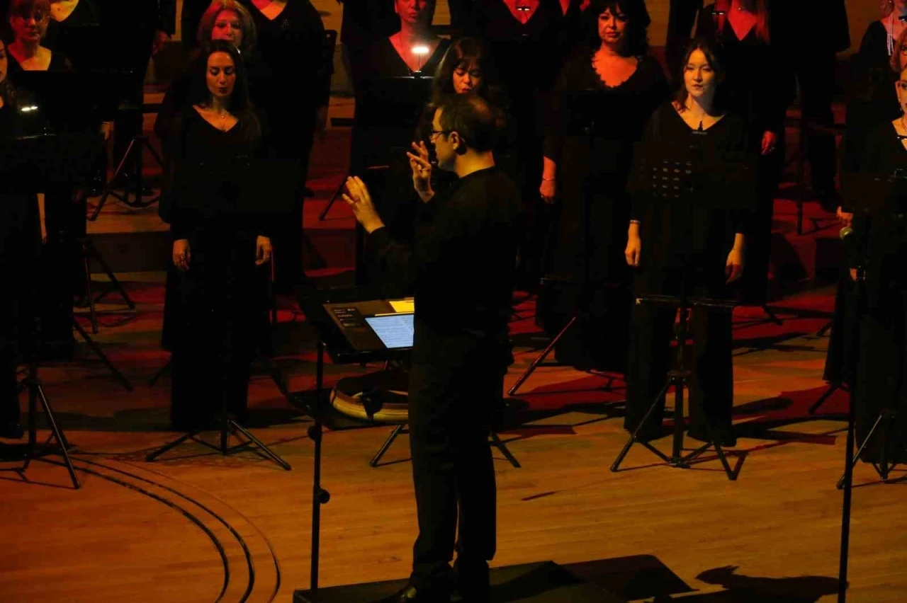 Devlet &Ccedil;oksesli Korosu&rsquo;ndan &lsquo;Aurora&rsquo; Konseri
