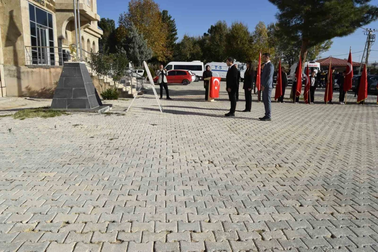 Dicle’de 24 Kasım Öğretmenler Günü kutlandı
