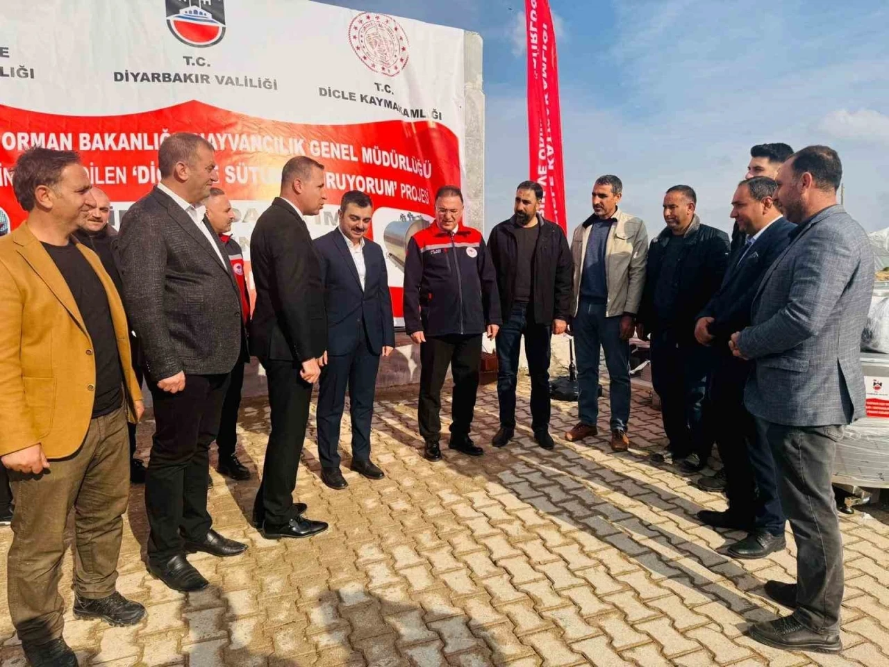 Dicle&rsquo;de &ccedil;ift&ccedil;ilere y&uuml;zde 75 hibeli 7 adet s&uuml;t soğutma tankı dağıtıldı
