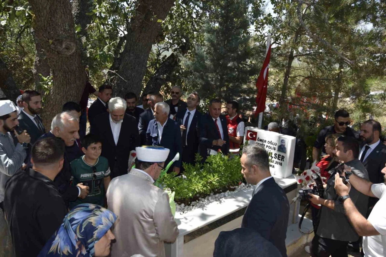 Dicle&rsquo;de şehitler kabirleri başında anıldı
