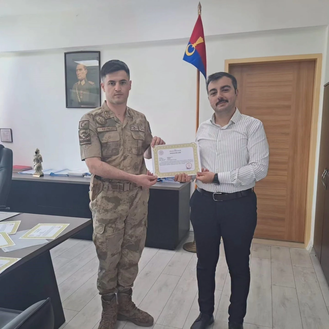 Dicle Kaymakamı Atış&rsquo;tan jandarma personeline başarı belgesi
