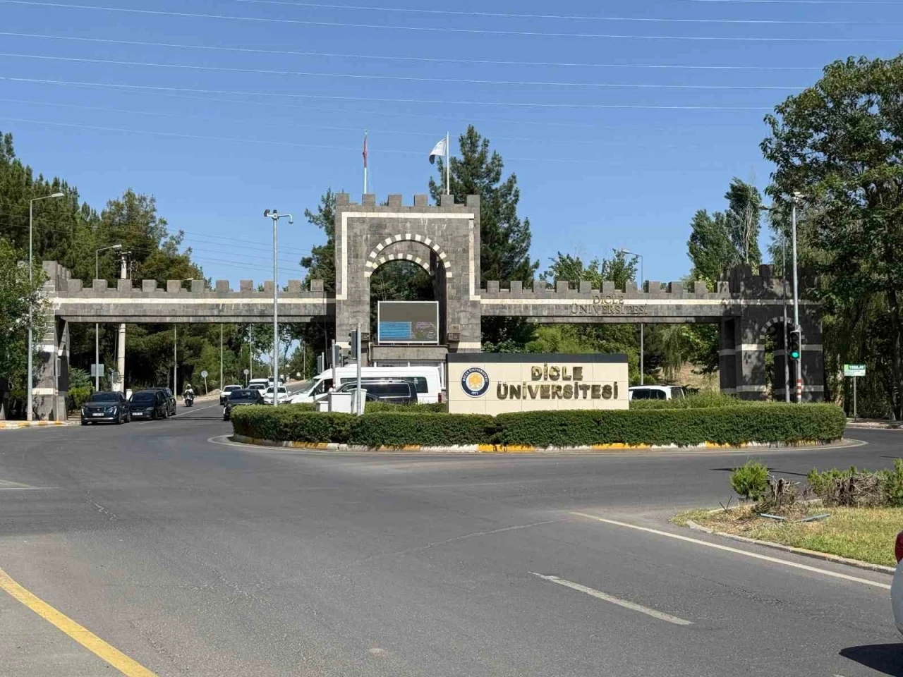 Dicle Üniversitesinde yaşanan intiharda öğrenci, bıraktığı notta hocasını işaret etti
