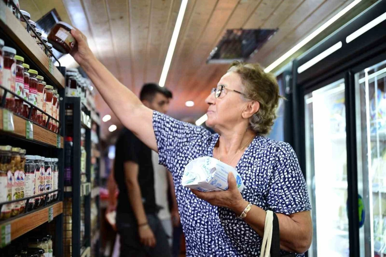 Didim Akb&uuml;k&rsquo;te Mobil Halk Ege Et&rsquo;e yoğun ilgi
