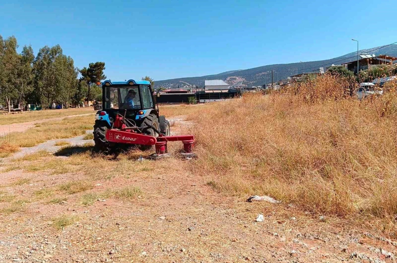 Didim Belediyesi kent genelindeki bakım &ccedil;alışmalarını aralıksız s&uuml;rd&uuml;r&uuml;yor

