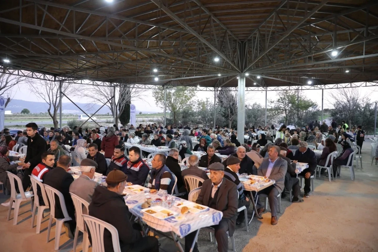 Didim Belediyesi vatandaşları iftar sofralarında buluşturuyor