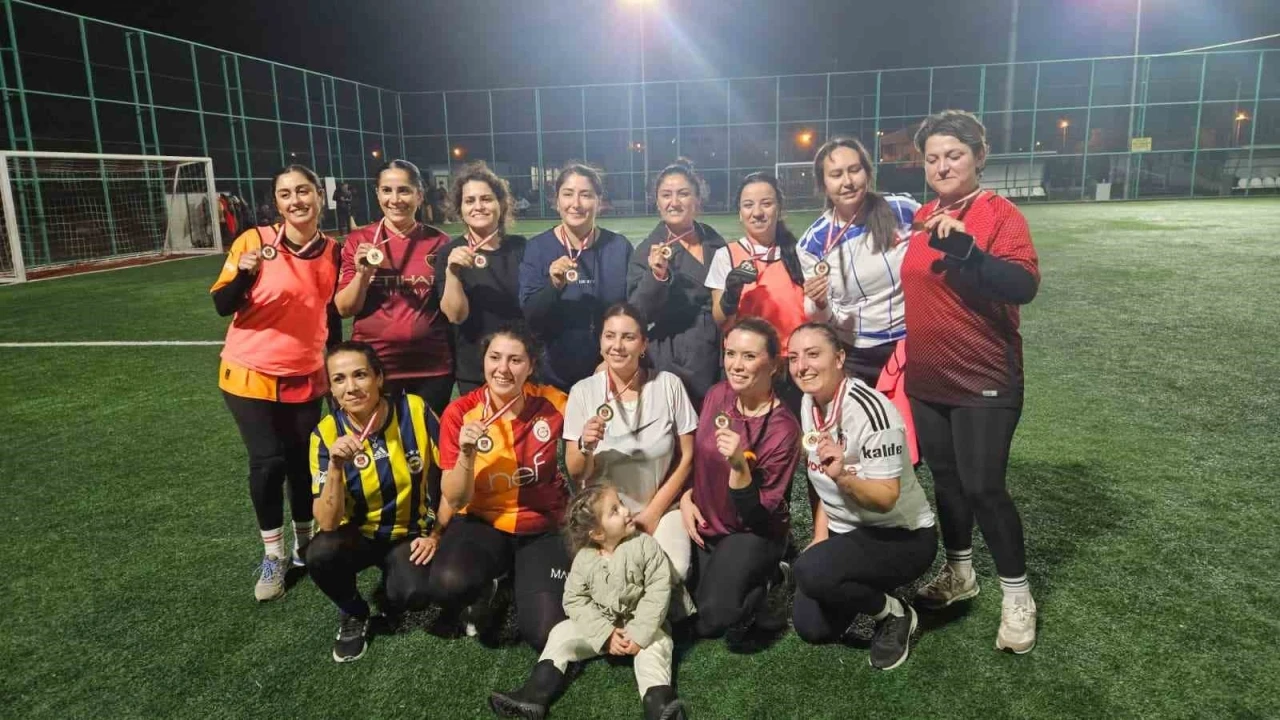 Didim’de anneler sahaya indi
