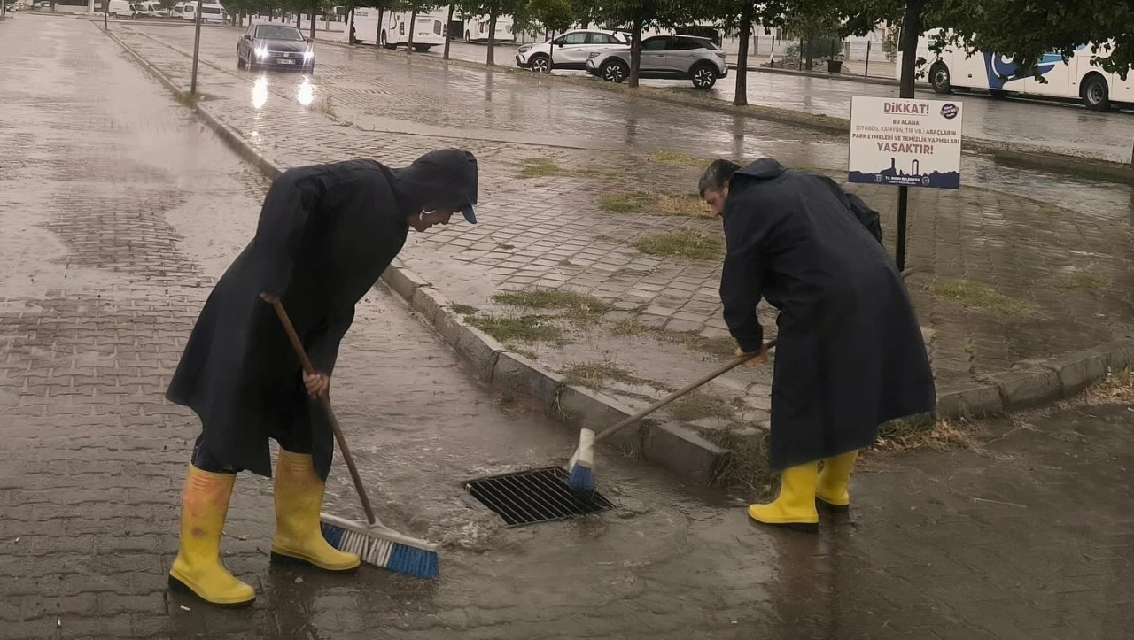 Didim’de mazgallar temizlendi
