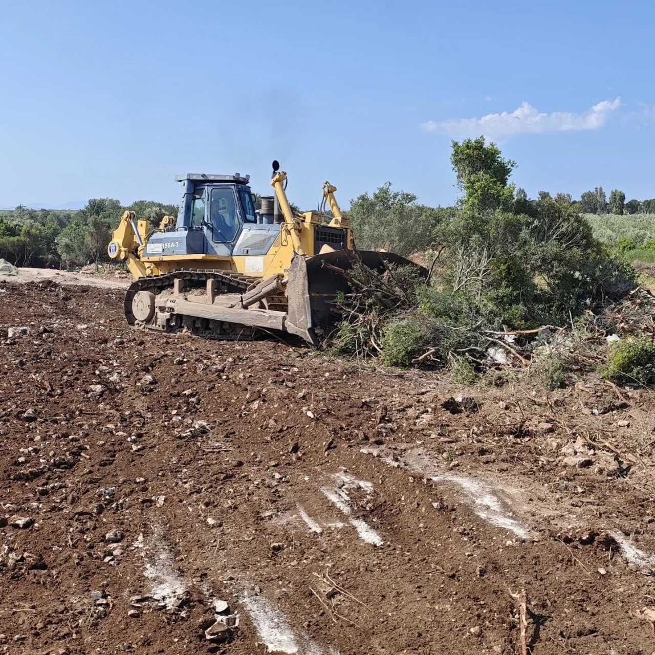 Didim’de yol çalışmaları devam ediyor
