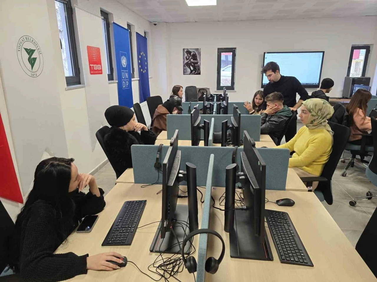 Dijital Gen&ccedil;lik Merkezi yazılım meraklılarına kapılarını a&ccedil;ıyor
