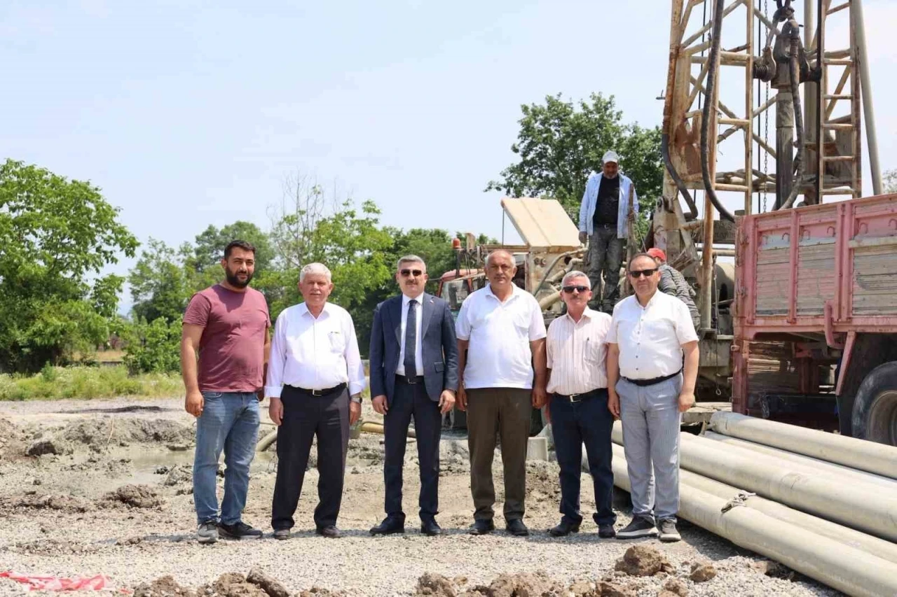 Dikmeli K&ouml;y&uuml;&rsquo;nde i&ccedil;me suyu i&ccedil;in sondaj &ccedil;alışmaları s&uuml;r&uuml;yor

