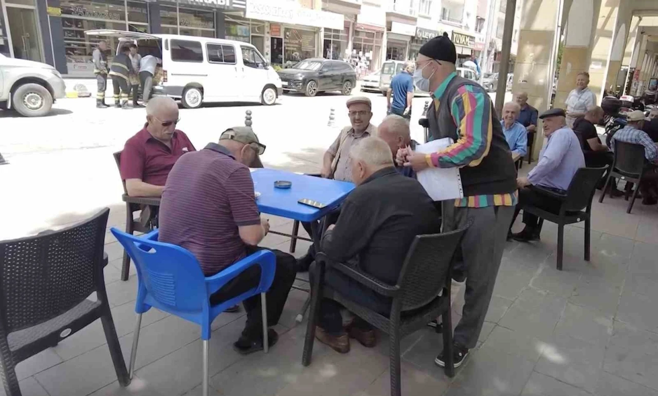 Dilenci kılığına giren zabıta 10 dakikada 240 TL topladı