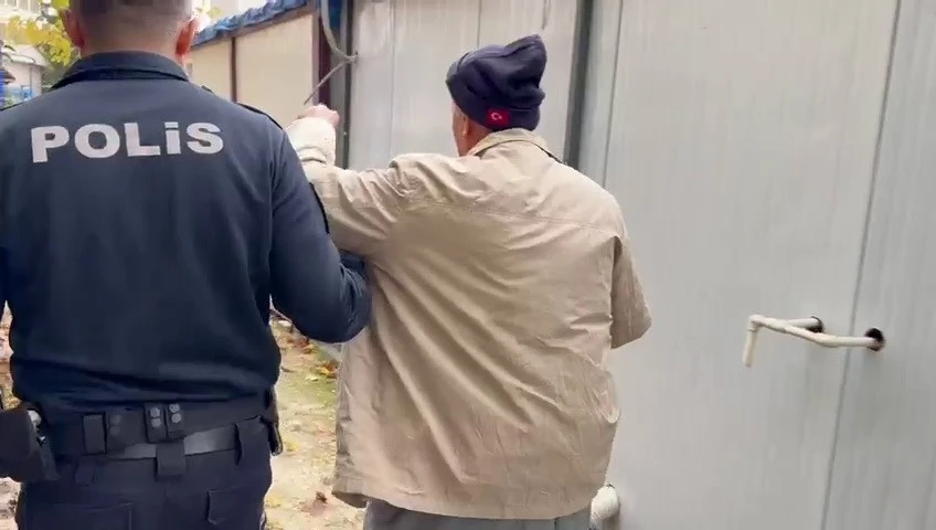 Dilenci, zabıtanın el koyduğu parayı almak için geri döndü
