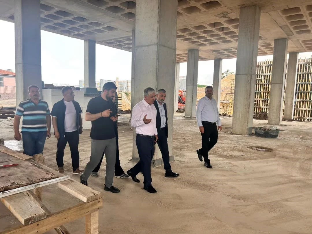 Dilovası&rsquo;nın yeni belediye binası y&uuml;kseliyor
