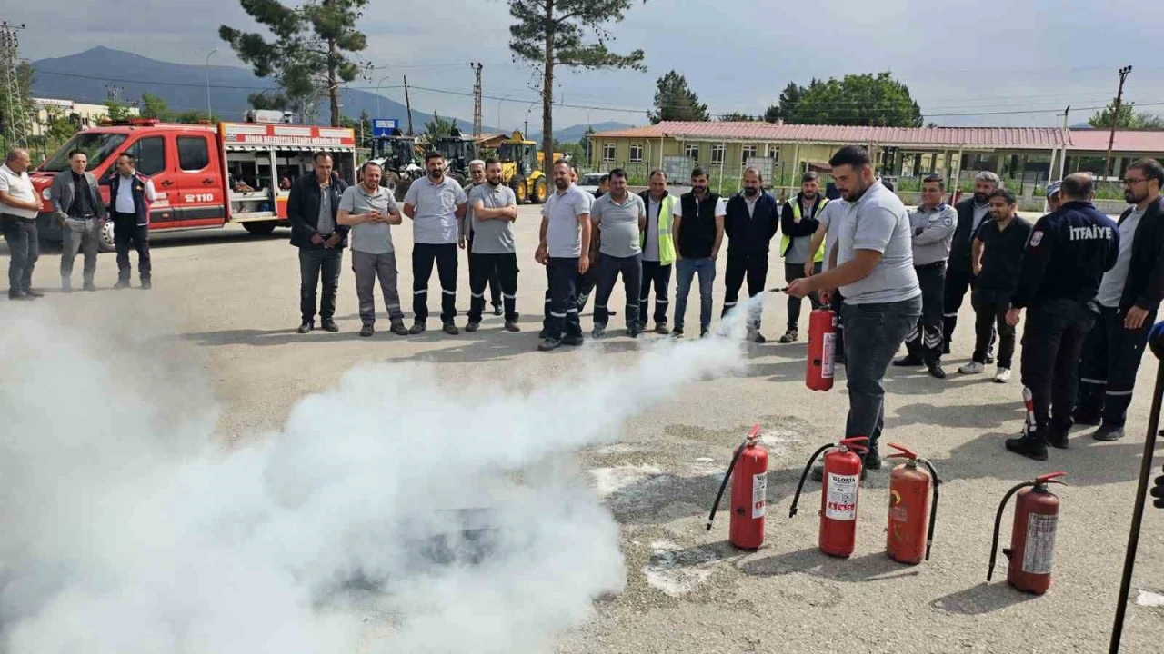 Dinar İlçe Özel İdaresi ekiplerine yangın eğitimi
