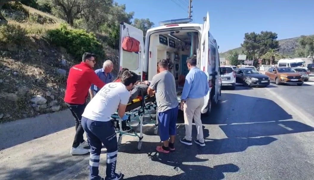 Direksiyon başında fenalaşan sürücü 3 araca çarptı: 1 yaralı
