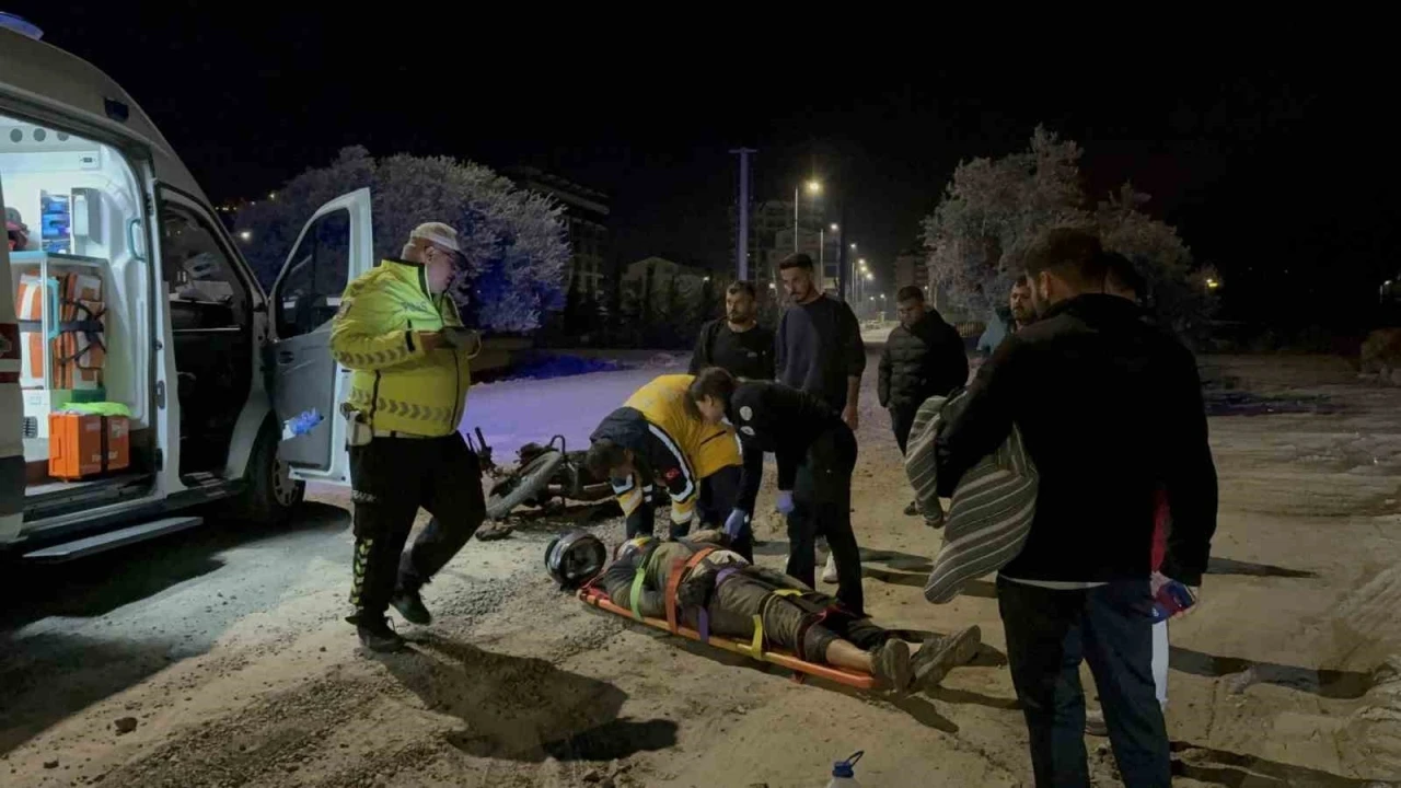 Direksiyon hakimiyetini kaybeden alkoll&uuml; s&uuml;r&uuml;c&uuml; yaralandı
