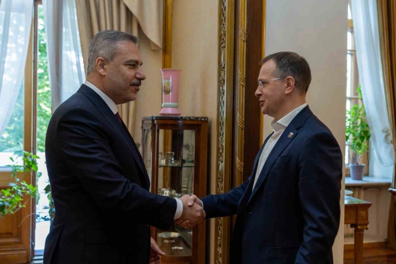 Dışişleri Bakanı Fidan, Putin&rsquo;in Danışmanı Medinskiy ile bir araya geldi
