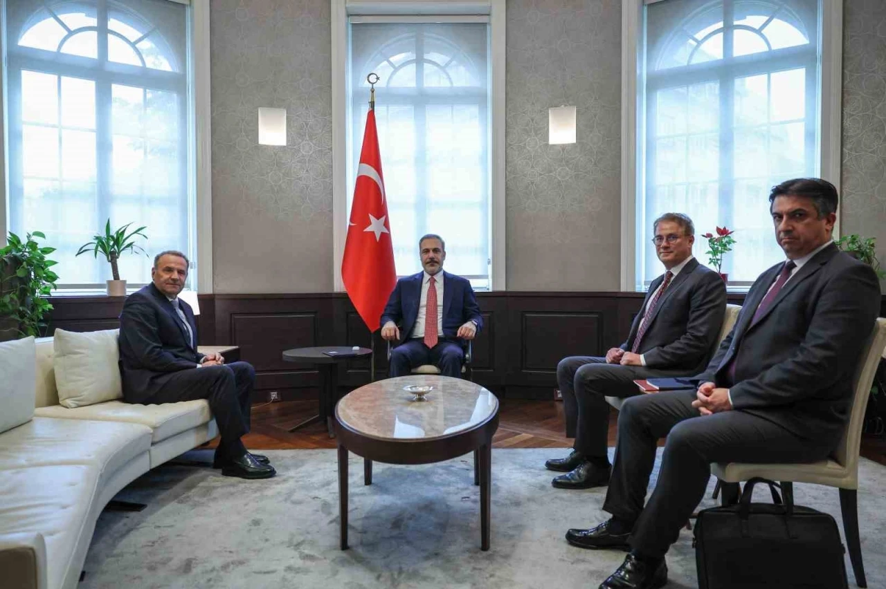Dışişleri Bakanı Fidan, Sırbistan’da Sosyal Demokrat Parti Genel Başkanı Layic’i kabul etti
