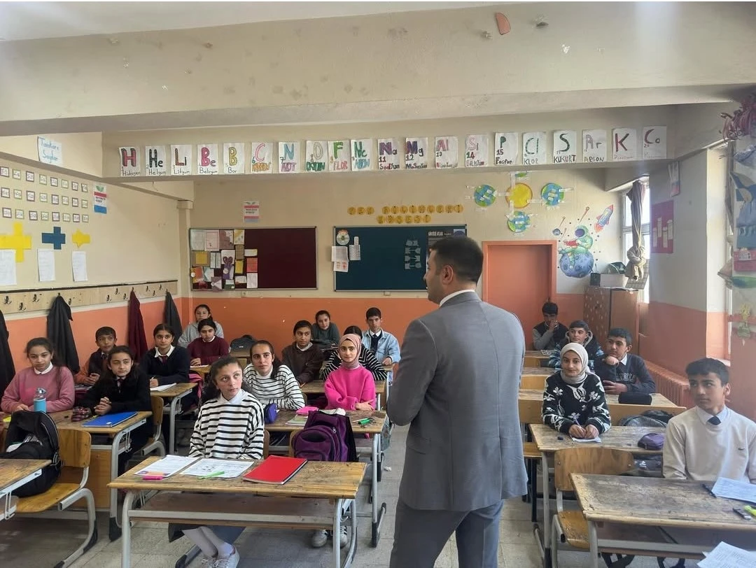 Diyadin’de eğitime kitap desteği