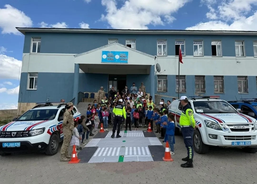 Diyadin’de miniklere trafik eğitimi