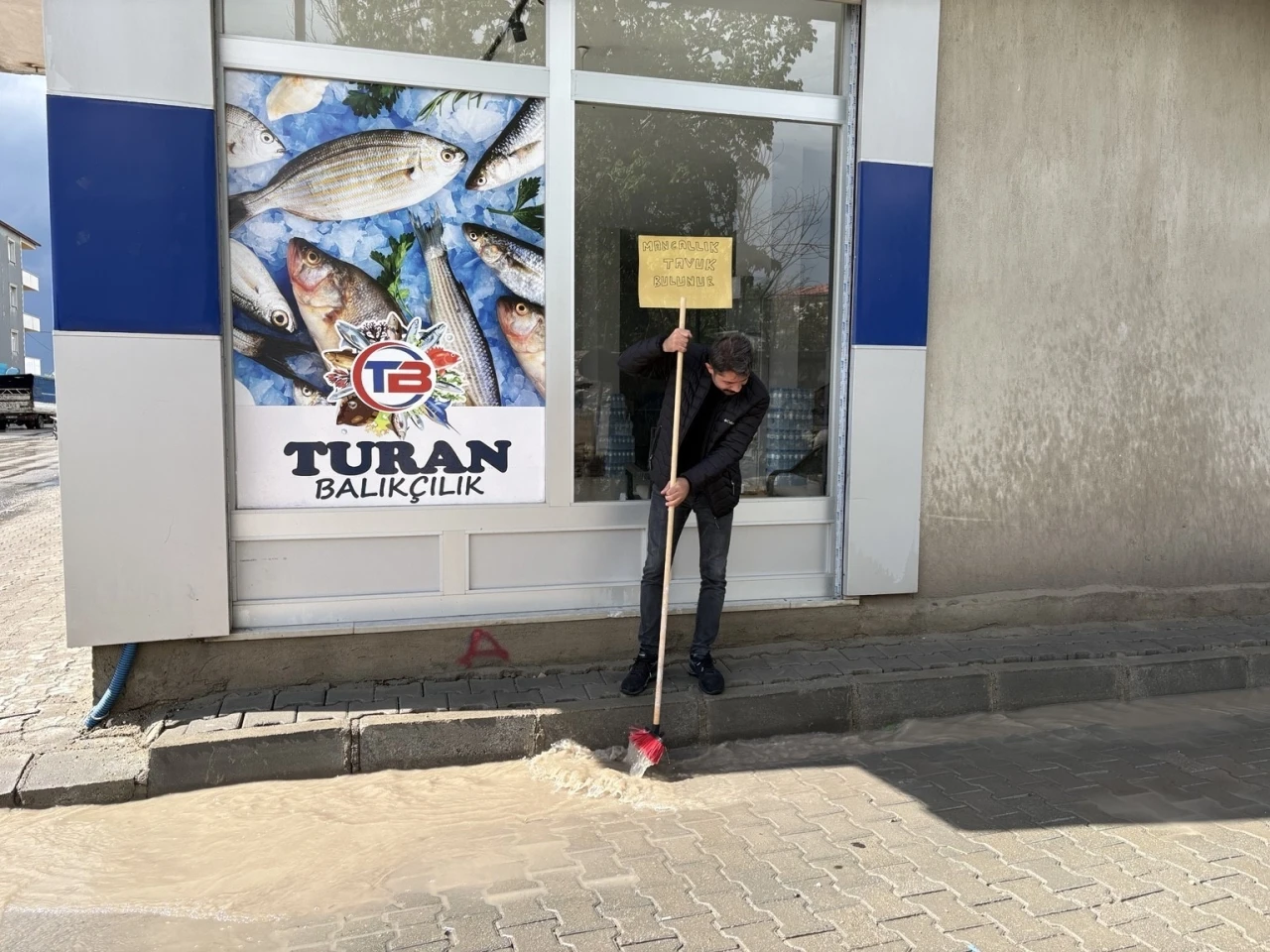 Diyadin&rsquo;de sağanak yağış sonrası su birikintileri oluştu

