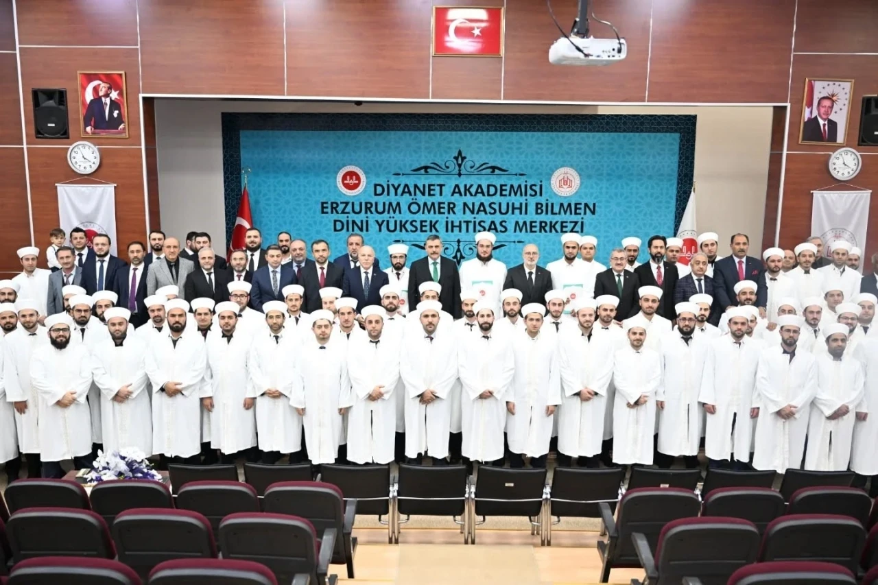 Diyanet Akademisi&rsquo;nde mezuniyet heyecanı
