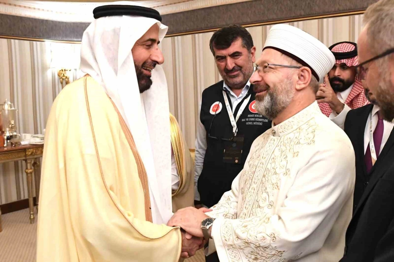 Diyanet İşleri Başkanı Erbaş, Cidde’de &quot;Büyük Hac Sempozyumu&quot;na katıldı
