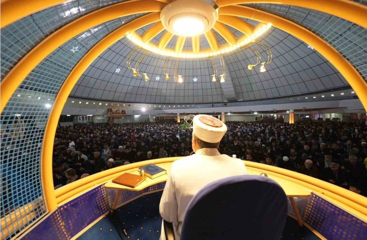 Diyanet&rsquo;ten cuma hutbesinde "aile olmak" vurgusu

