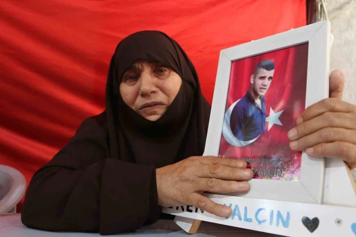 Diyarbakır anneleri bin 503 g&uuml;nd&uuml;r &ccedil;ocukları i&ccedil;in n&ouml;bette
