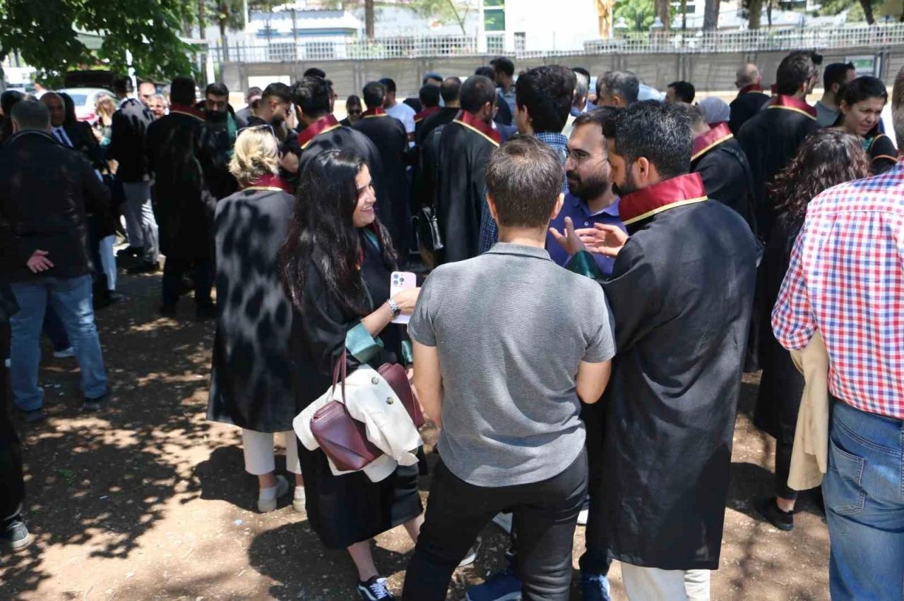Diyarbakır Barosu’ndan silahlı saldırıya uğrayan meslektaşları için açıklama
