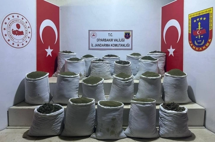 Diyarbakır&rsquo;da 1 ton 148 kilogram esrar ve 606 k&ouml;k kenevir bitkisi ele ge&ccedil;irildi
