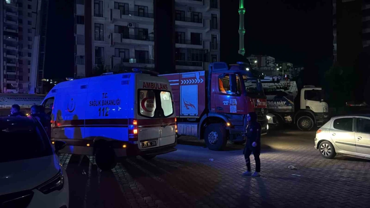 Diyarbakır’da 13 katlı binada çıkan yangın söndürüldü, soğutma çalışmaları sürüyor
