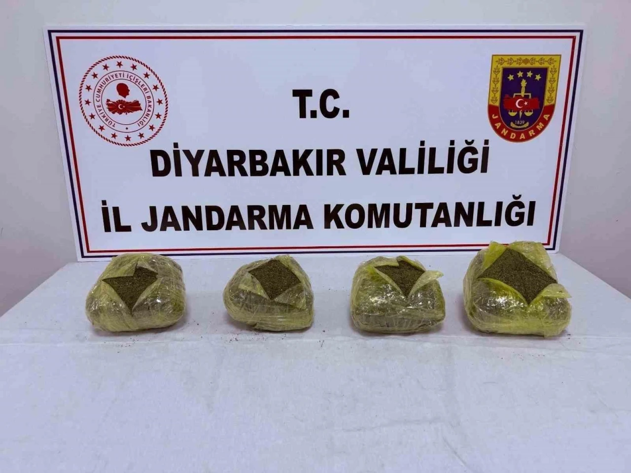 Diyarbakır&rsquo;da 28 kilo esrar ele ge&ccedil;irildi
