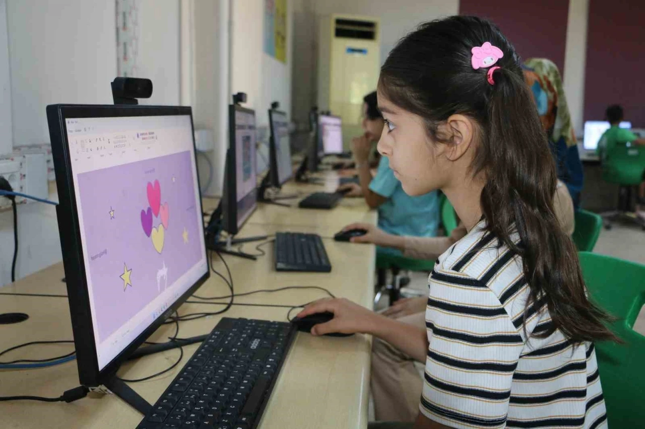 Diyarbakır&rsquo;da 3 bin &ouml;ğrenci yaz tatilinde kurslarda eğitim alıyor
