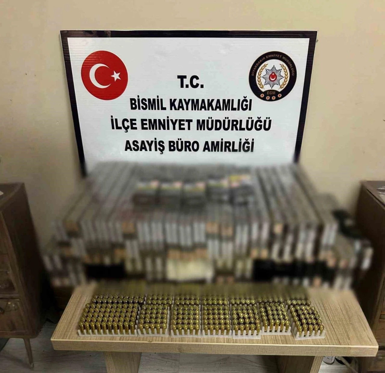Diyarbakır’da 360 paket bandrolsuz tütün mamülleri ve 400 adet tabanca fişeği ele geçirildi
