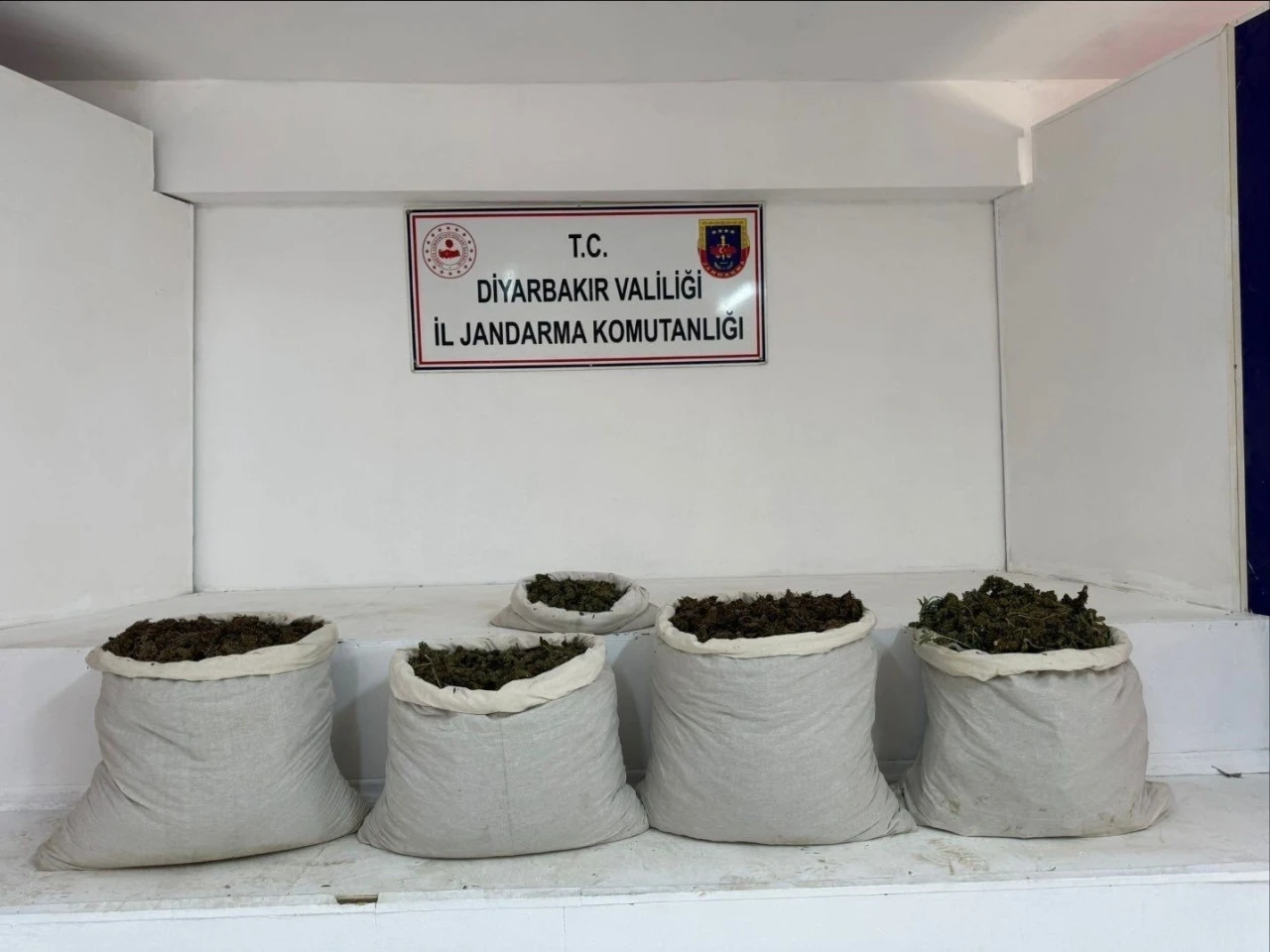 Diyarbakır’da 93 kilo uyuşturucu ele geçirildi
