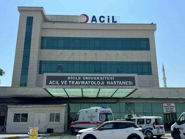 Diyarbakır’da akrabalar arasında silahlı kavga: Baba öldü, oğlu yaralandı
