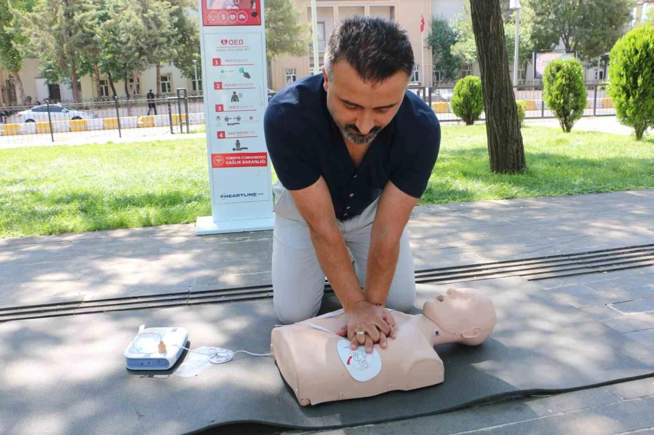 Diyarbakır&rsquo;da ani kalp durmalarına karşı hayat kurtaran uygulama
