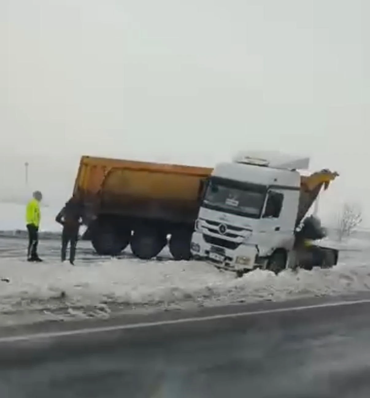 Diyarbakır&rsquo;da aynı g&uuml;zergahta 5 ara&ccedil; kazaya karıştı
