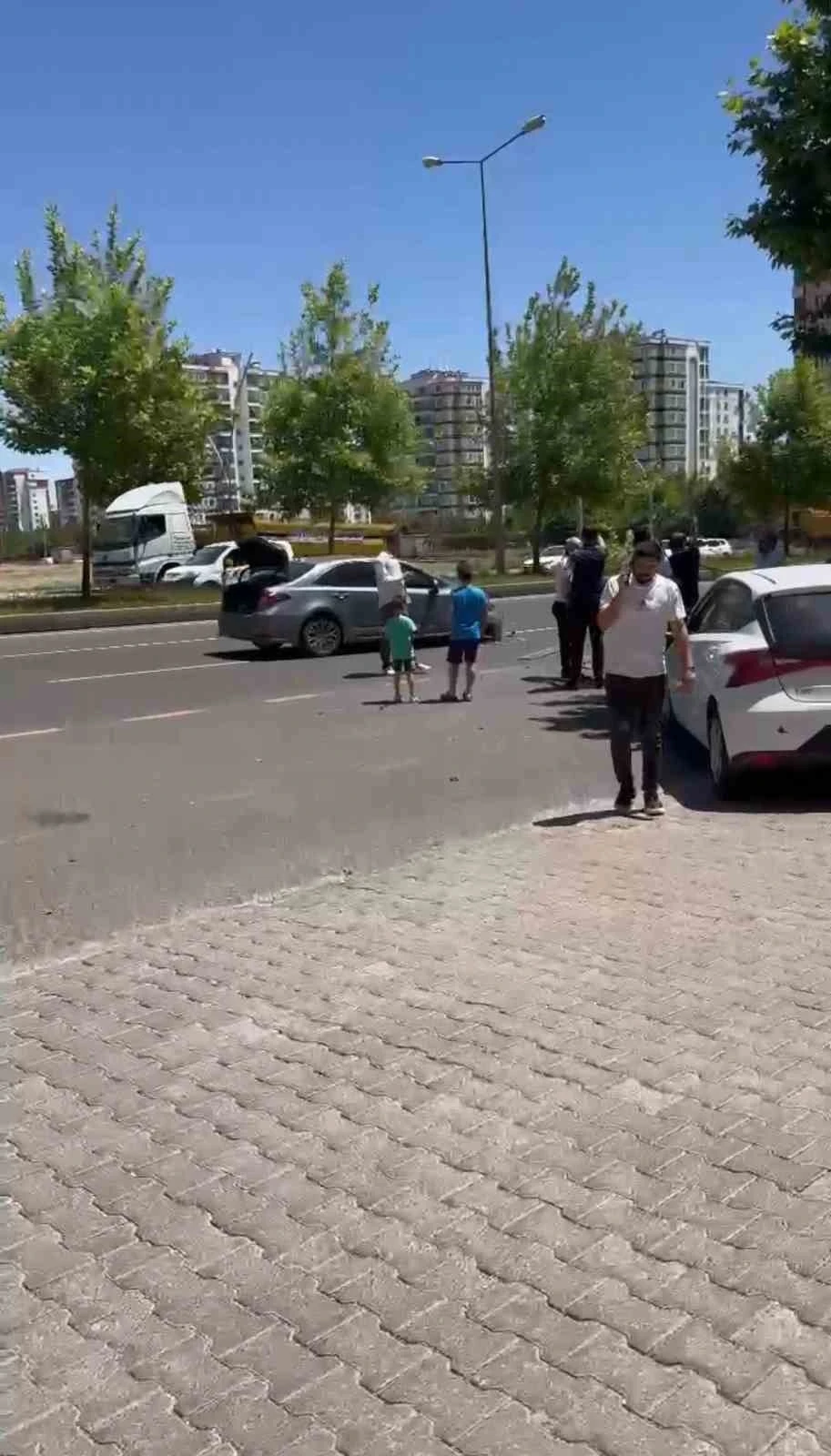 Diyarbakır’da bir kişi otomobilde baygın halde bulundu
